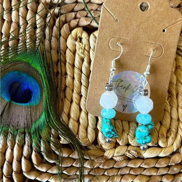 🩷🩵 ✨Handmade rose quartz + dyed howlite + blue quartzite dangle earrings… - Picture 6 of 7